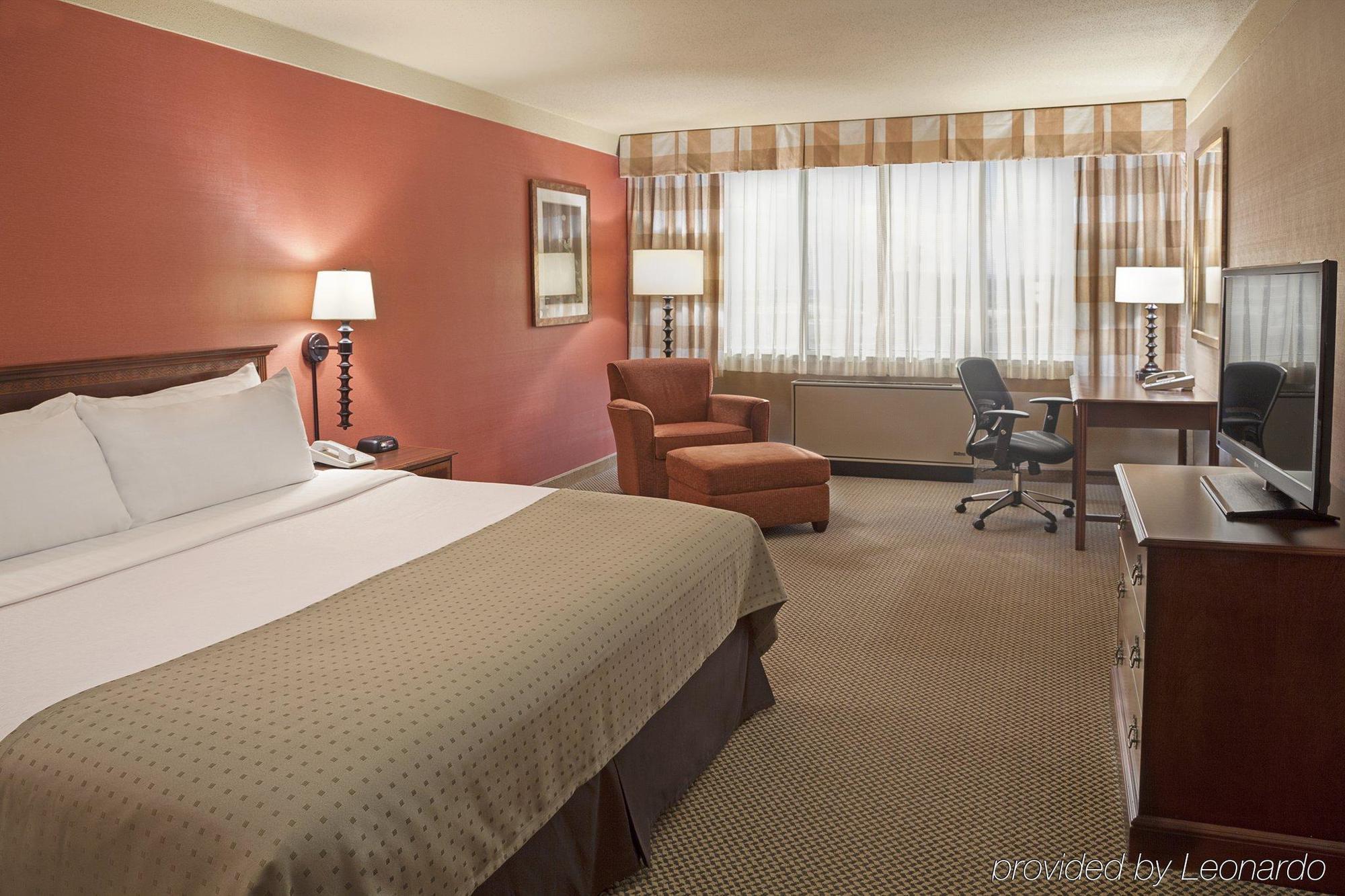 Holiday Inn Toronto International Airport, An Ihg Hotel Экстерьер фото