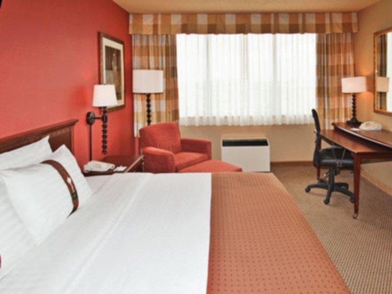 Holiday Inn Toronto International Airport, An Ihg Hotel Экстерьер фото